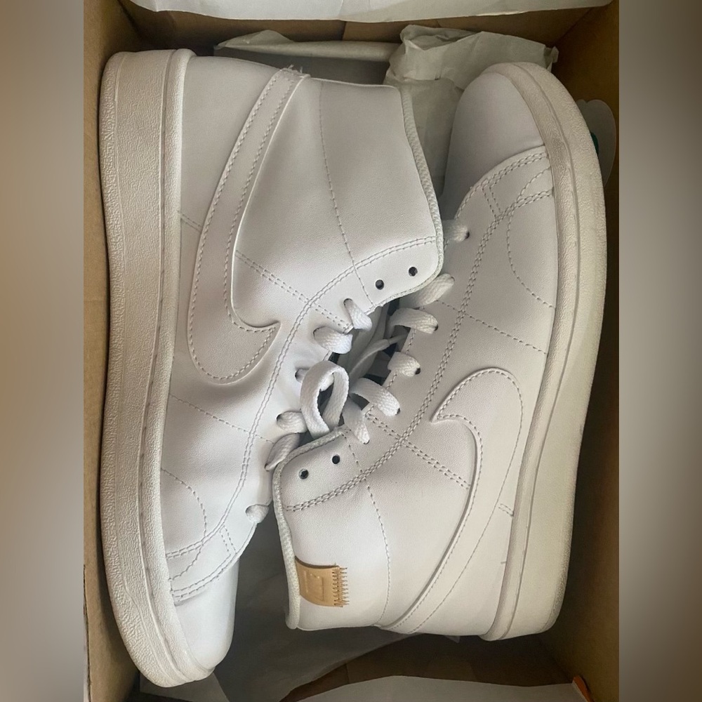 WOMEN'S NIKE COURT ROYALE 2 MID SNEAKERS